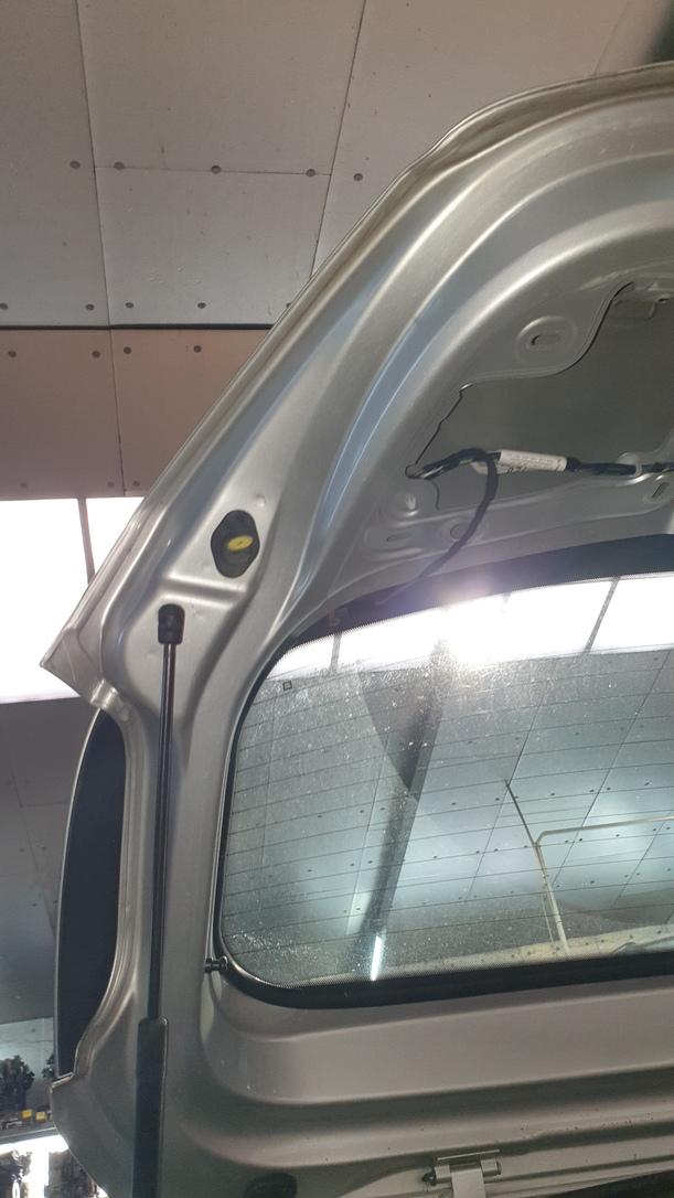 Foto: HECKKLAPPE / HECKEDECKEL eines Opel Corsa 1.2 16V Sport