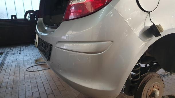 Foto: STOSSFÄNGER / STOßSTANGE HINTEN eines Opel Corsa 1.2 16V Sport
