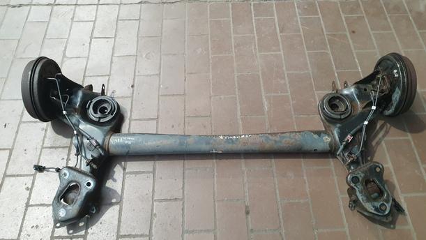 Foto: HINTERACHSE eines Opel Corsa 1.2 16V Sport