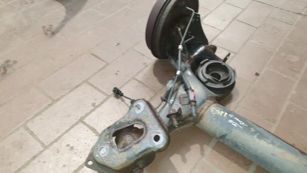 Foto: HINTERACHSE eines Opel Corsa 1.2 16V Sport