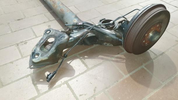 Foto: HINTERACHSE eines Opel Corsa 1.2 16V Sport