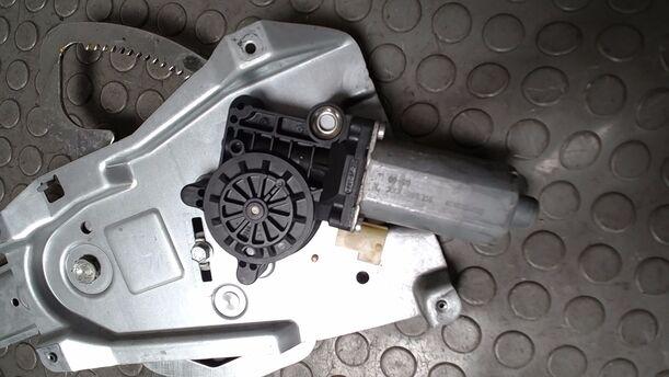 Foto: FENSTERHEBER VORN LINKS eines Saab 9-5 Kombi 1.9 TiD Sport