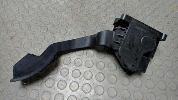 Foto: GASPEDAL ( BENZIN / SCHALTGETRIEBE ) eines Opel Corsa 1.2 16V Sport