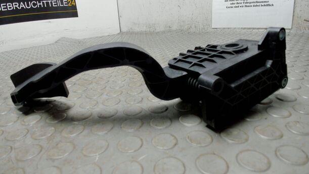 Foto: GASPEDAL ( BENZIN / SCHALTGETRIEBE ) eines Opel Corsa 1.2 16V Sport