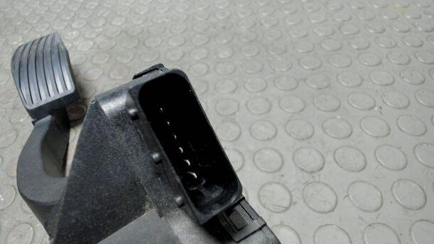 Foto: GASPEDAL ( BENZIN / SCHALTGETRIEBE ) eines Opel Corsa 1.2 16V Sport