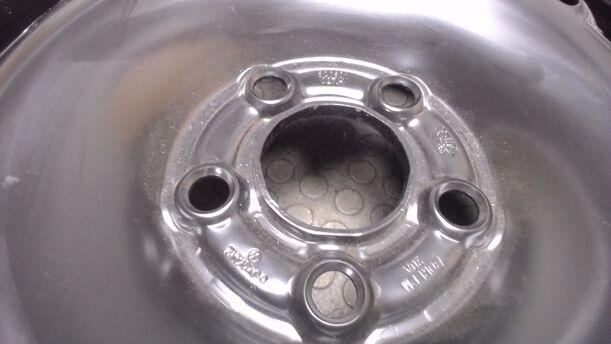Foto: STAHLFELGE 5X14 ET35 ( UNBENUTZT ) eines VW Fox 1.2 Sport