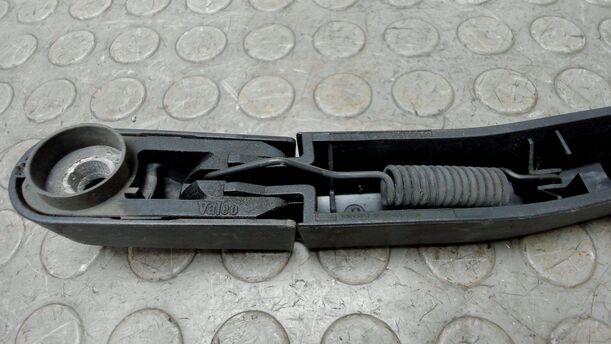 Foto: SCHEIBENWISCHERARM HINTEN eines Opel Corsa 1.2 16V Sport