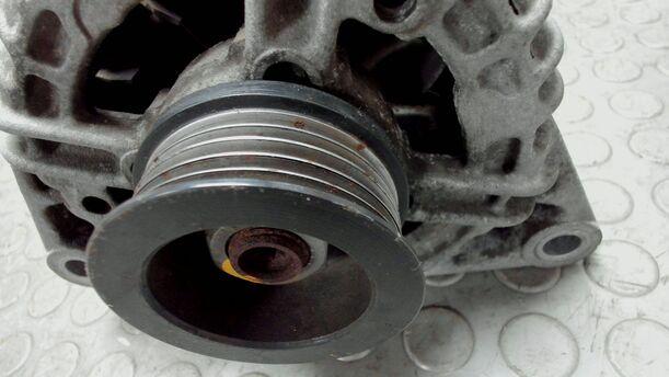 Foto: LICHTMASCHINE ( 100 A ) eines Opel Corsa 1.2 16V Sport