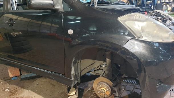 Foto: KOTFLÜGEL RECHTS eines Daihatsu Sirion 1.3 Sport