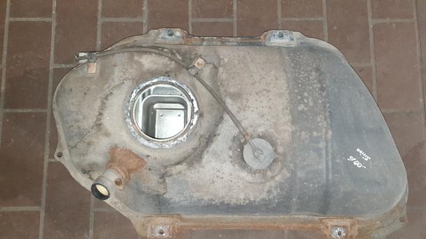 Foto: KRAFTSTOFFTANK eines Daihatsu Sirion 1.3 Sport