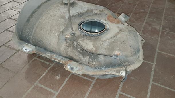 Foto: KRAFTSTOFFTANK eines Daihatsu Sirion 1.3 Sport