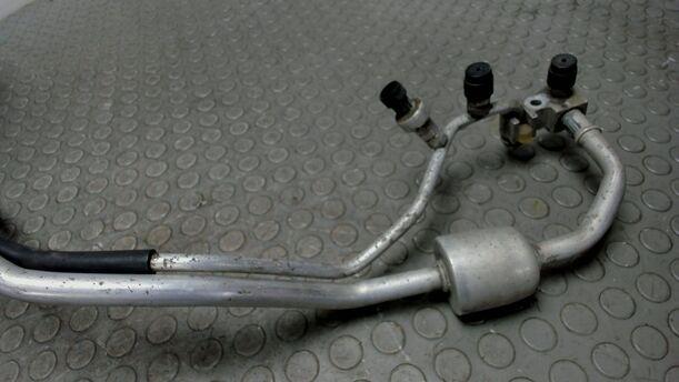 Foto: SCHLAUCH KONDENSATOR / KOMPRESSOR eines Opel Corsa 1.2 16V Sport