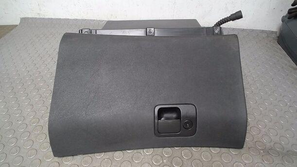 Foto: HANDSCHUHFACH eines Saab 9-5 Kombi 1.9 TiD Sport