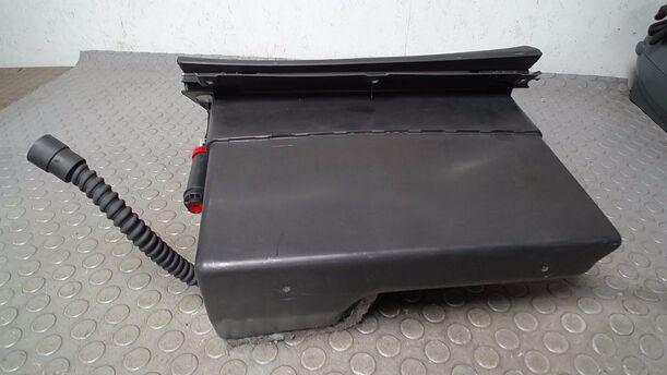 Foto: HANDSCHUHFACH eines Saab 9-5 Kombi 1.9 TiD Sport