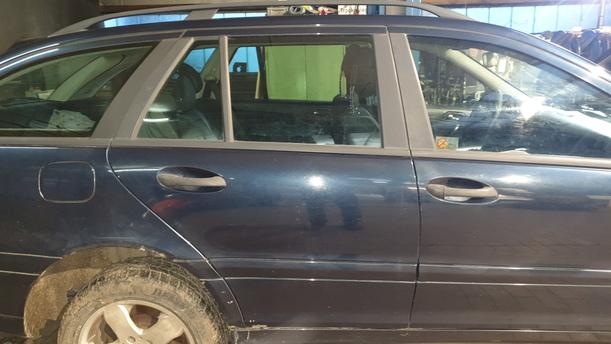 Foto: TÜR HINTEN RECHTS ( KOMBI ) eines Mercedes-Benz C 180 T Kompressor Sport