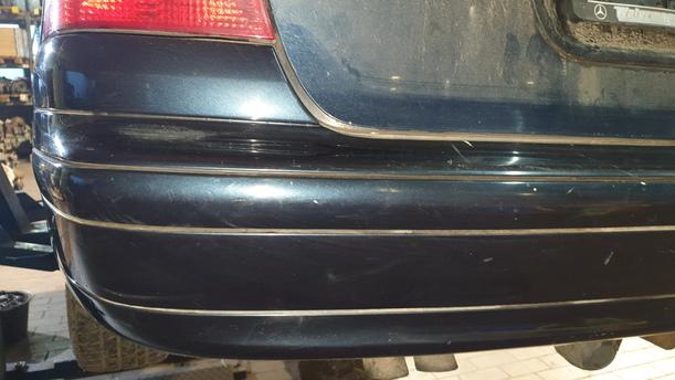 Foto: STOSSFÄNGER / STOßSTANGE HINTEN eines Mercedes-Benz C 180 T Kompressor Sport