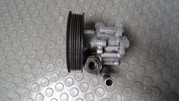 Foto: SERVOPUMPE/ PUMPE SERVOLENKUNG eines Saab 9-5 Kombi 1.9 TiD Sport