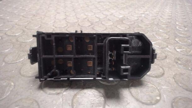 Foto: FENSTERHEBERSCHALTER eines Daihatsu Sirion 1.3 Sport