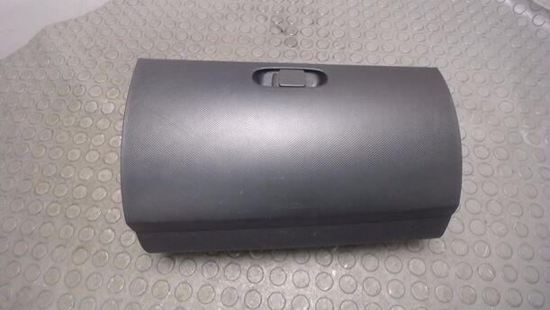 Foto: KLAPPE HANDSCHUHFACH eines Daihatsu Sirion 1.3 Sport