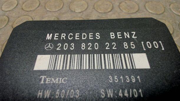 Foto: TÜRSTEUERGERÄT HINTEN RECHTS eines Mercedes-Benz C 180 T Kompressor Sport