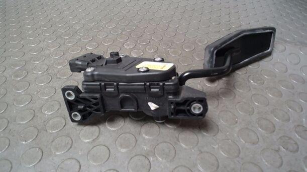 Foto: GASPEDAL eines Saab 9-5 Kombi 1.9 TiD Sport