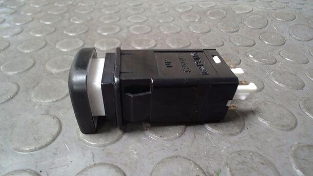 Foto: SCHALTER NIGHT PANEL eines Saab 9-5 Kombi 1.9 TiD Sport