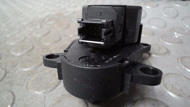 Foto: STELLMOTOR HEIZUNG eines Saab 9-5 Kombi 1.9 TiD Sport