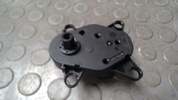 Foto: STELLMOTOR HEIZUNG eines Saab 9-5 Kombi 1.9 TiD Sport