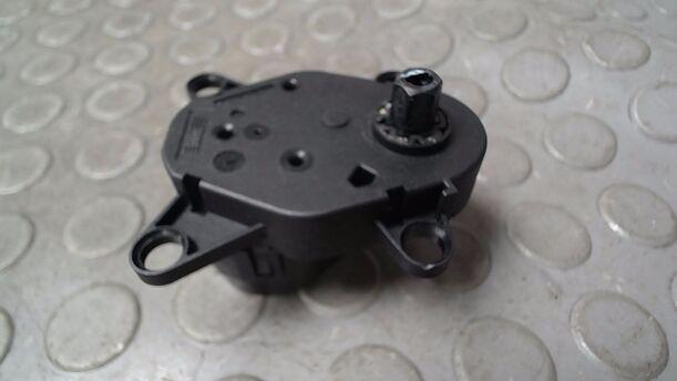 Foto: STELLMOTOR HEIZUNG eines Saab 9-5 Kombi 1.9 TiD Sport