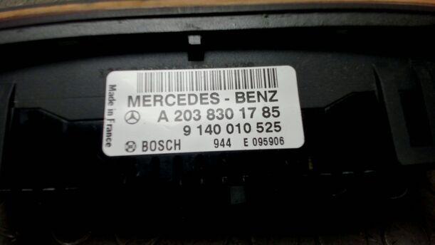 Foto: HEIZUNGSBETÄTGUNG eines Mercedes-Benz C 180 T Kompressor Sport