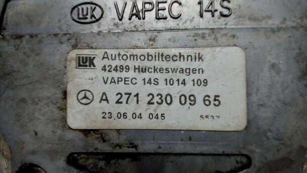 Foto: VAKUUMPUMPE / UNTERDRUCKPUMPE eines Mercedes-Benz C 180 T Kompressor Sport
