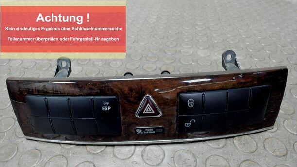 Foto: SCHALTEREINHEIT / WARNBLINKSCHALTER eines Mercedes-Benz C 180 T Kompressor Sport