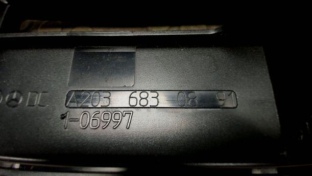 Foto: ABLAGEFACH eines Mercedes-Benz C 180 T Kompressor Sport