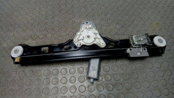 Foto: FENSTERHEBER HINTEN LINKS ( KOMBI ) eines Mercedes-Benz C 180 T Kompressor Sport