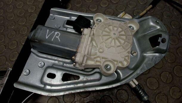 Foto: FENSTERHEBER VORNE RECHTS ELEKTRISCH eines Mercedes-Benz C 180 T Kompressor Sport