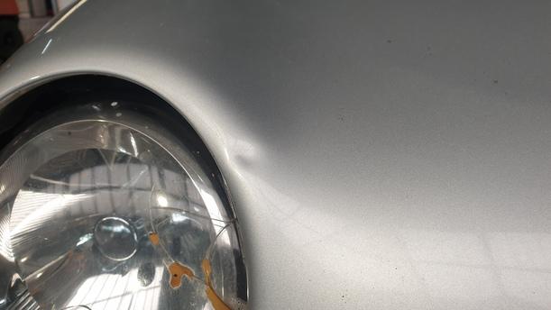 Foto: MOTORHAUBE eines VW Lupo 1.0 Sport