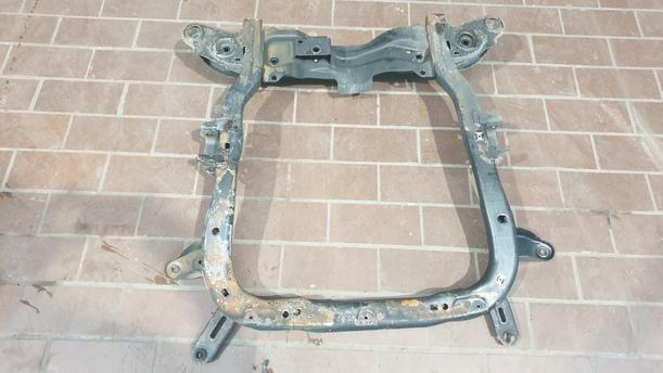 Foto: VORDERACHSTRÄGER eines Opel Corsa 1.0 12V Sport