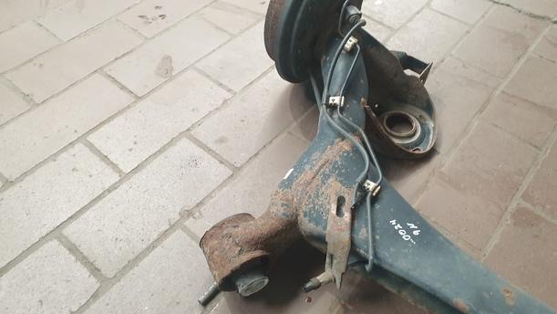 Foto: HINTERACHSTRÄGER / ACHSE HINTEN eines VW Polo 1.4 Sport