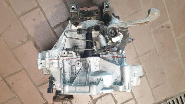Foto: SCHALTGETRIEBE 5 - GANG ( NEUWERTIG / GRZ ) eines VW Polo 1.4 Sport