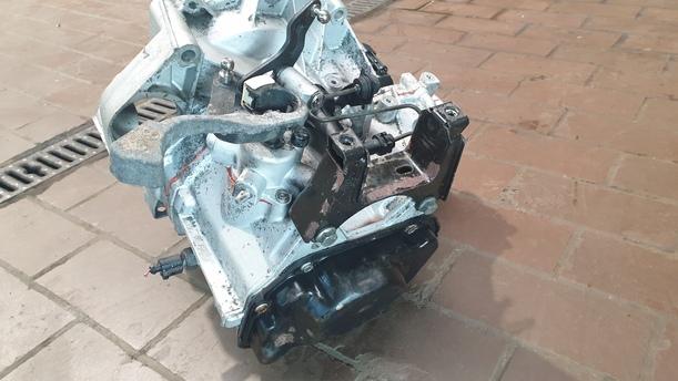 Foto: SCHALTGETRIEBE 5 - GANG ( NEUWERTIG / GRZ ) eines VW Polo 1.4 Sport