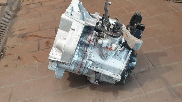 Foto: SCHALTGETRIEBE 5 - GANG ( NEUWERTIG / GRZ ) eines VW Polo 1.4 Sport