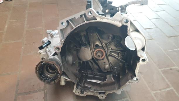 Foto: SCHALTGETRIEBE 5 - GANG ( NEUWERTIG / GRZ ) eines VW Polo 1.4 Sport