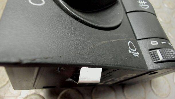 Foto: LICHTSCHALTER eines Opel Corsa 1.0 12V Sport
