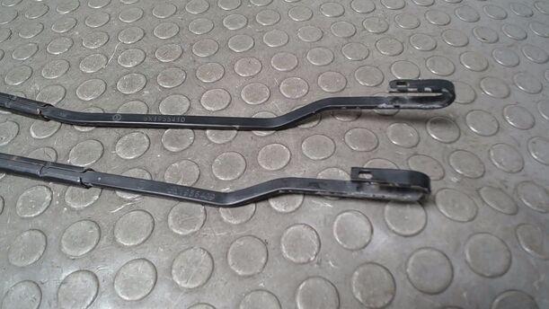Foto: SCHEIBENWISCHERARME VORN eines VW Lupo 1.0 Sport