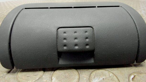 Foto: ASCHENBECHER eines Opel Corsa 1.0 12V Sport