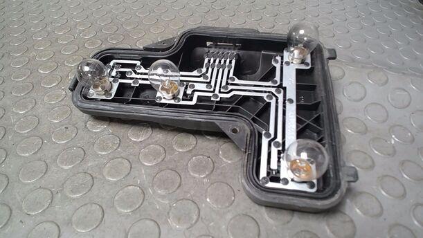 Foto: LAMPENTRÄGER HINTEN LINKS eines VW Lupo 1.0 Sport