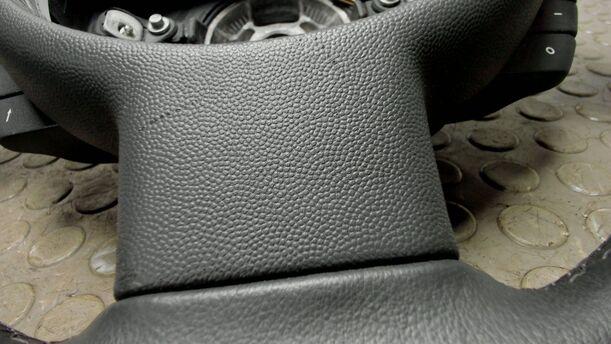 Foto: LEDERLENKRAD eines Opel Corsa 1.0 12V Sport