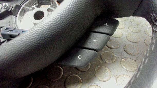 Foto: LEDERLENKRAD eines Opel Corsa 1.0 12V Sport