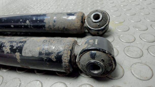 Foto: STOSSDÄMPFERPAAR HINTEN eines Opel Corsa 1.0 12V Sport