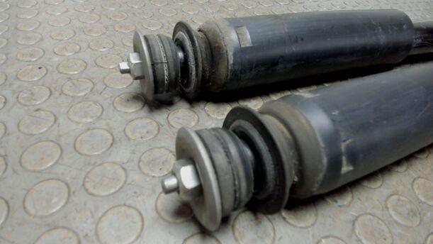 Foto: STOSSDÄMPFERPAAR HINTEN eines Opel Corsa 1.0 12V Sport